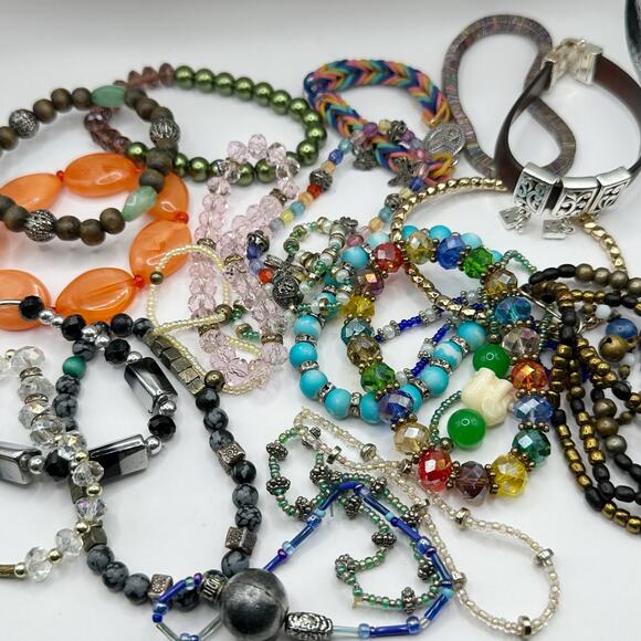 Bracelet Lot 23 beaded Craft Lot Stretch Boho Sparkle Mixed bundle - Picture 2 of 11